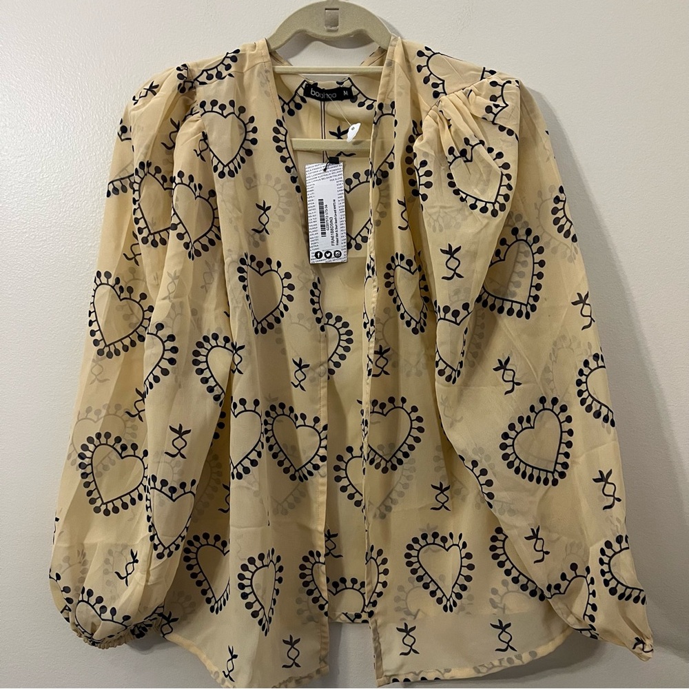 Boohoo Beach NWT PRINTED SHIRT with hearts Size Medium